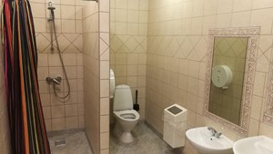 Toiletter nede 2.jpg